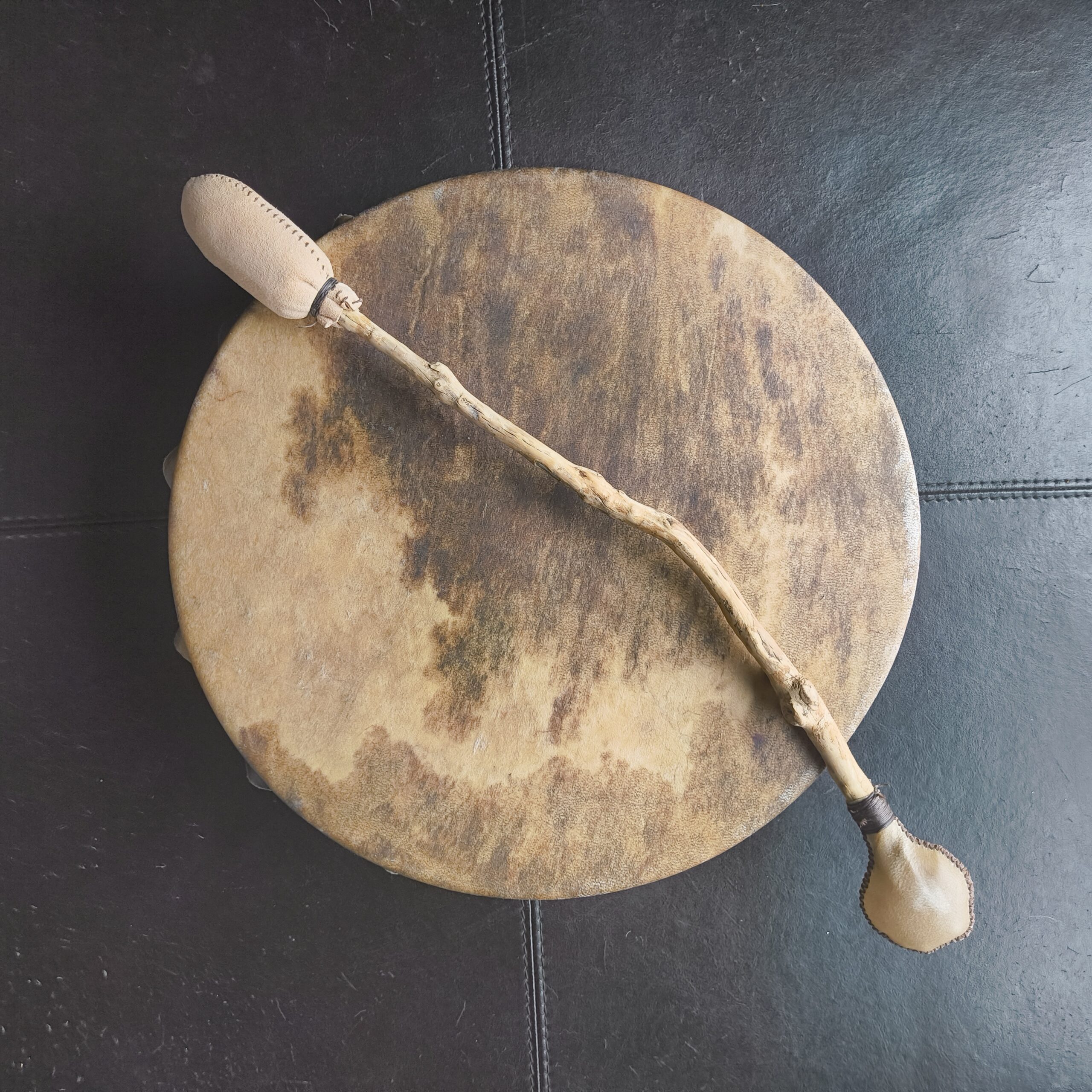 Tambor chamanico con sonaja 